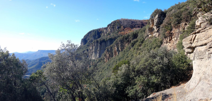 Santa Pau, Puigsallança i Santuari de Finestres (Garrotxa)