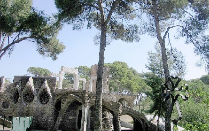 Marxa nòrdica pels entorns de la Colònia Güell – Sant Ramon – Cripta de Gaudí